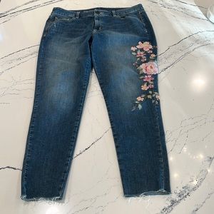 Lane Bryant Plus Skinny Embroidered Stretchy Jean with Frayed Hem sz.16